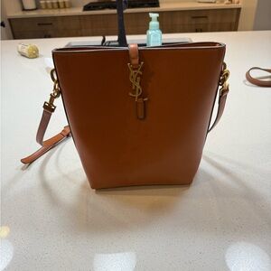 NWOT crossbody bucket handbag